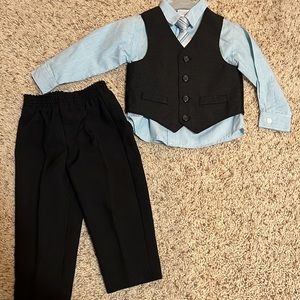 BRAND NEW Van Heusen Baby Boy 18M Dress set w/suit & vest!!